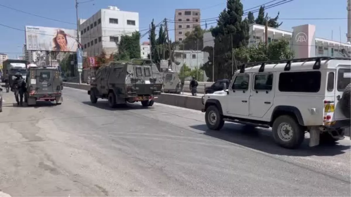 İsrail askerleri Kalendiya Mülteci Kampı'na baskın düzenledi