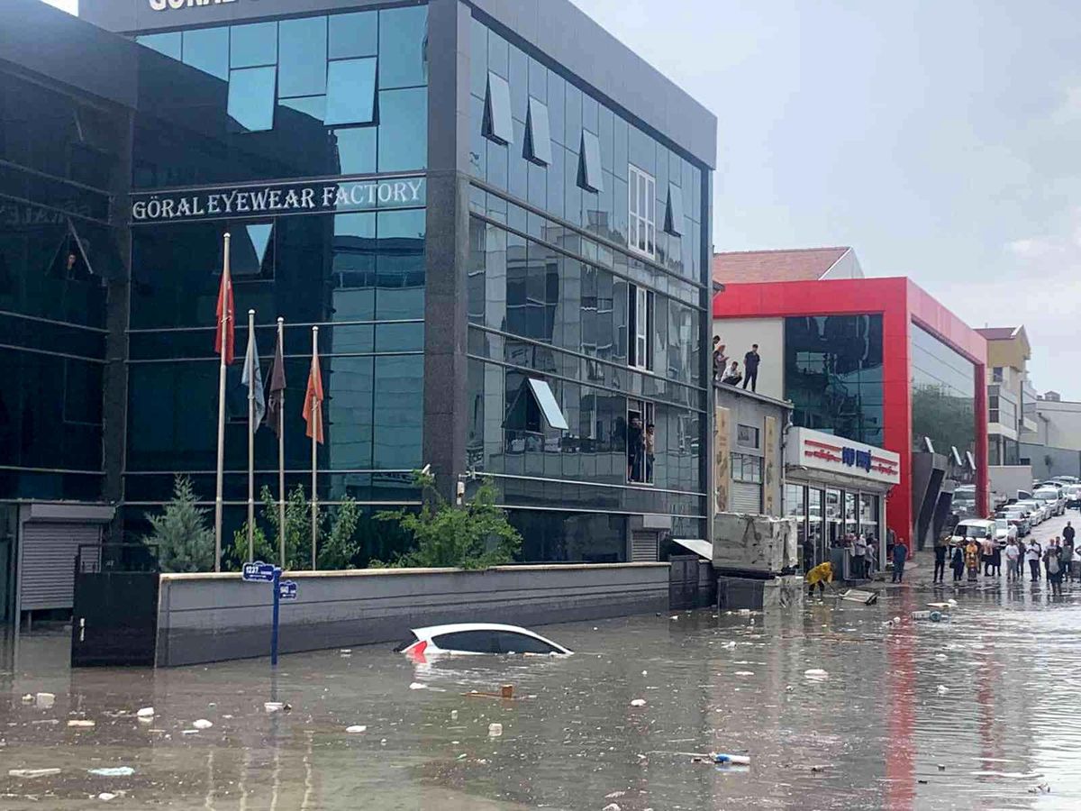 İvedik OSB\'de vatandaşlar mahsur kaldı