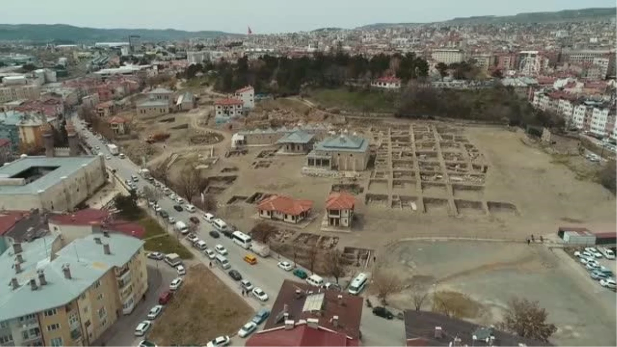 Kale projesi kazılarında Sivas\'ın tarihi araştırılıyor