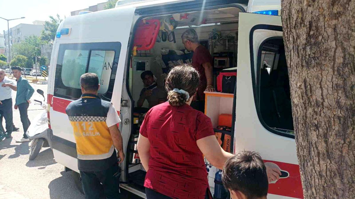 Minibüs ile motosiklet çarpıştı: 1 yaralı