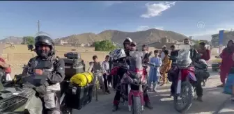 Motosiklet tutkunları güvenli buldukları Afganistan'ı geziyor