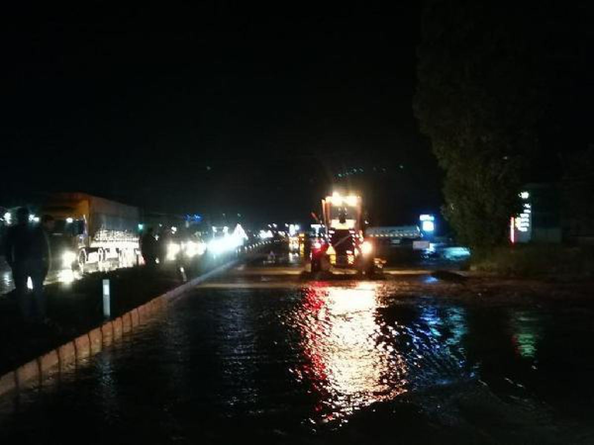 NEVŞEHİR KARA YOLU SEL NEDENİYLE BİR SÜRE ULAŞIMA KAPANDI