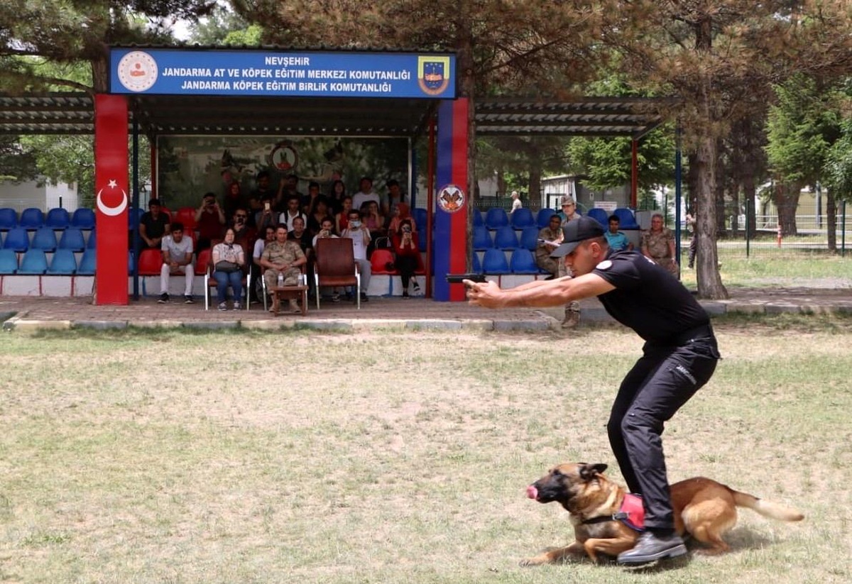 NEVÜ Hayvanları Yaşatma Kulübü Öğrencileri JAKEM Komutanlığını ziyaret etti