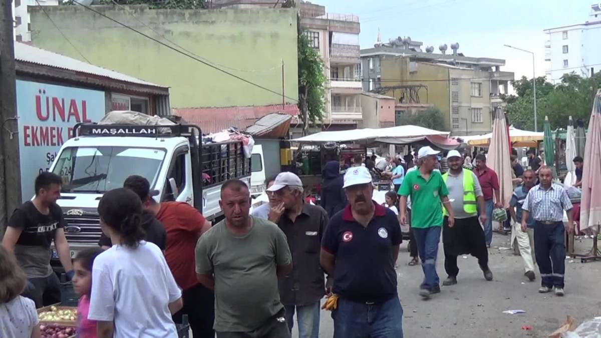 Pazarcı Kader Alişan: "Hem Az Aldığı Görünmesin Hem de Alamayan Kişiler Gördükçe Canı İstemesin Diye Siyah Poşete Koymamızı İstiyorlar"