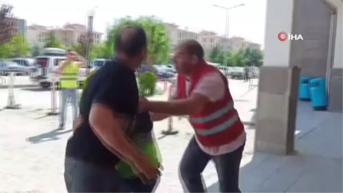 Sağlık çalışanları tatbikatta oyunculuklarıyla göz doldurdu