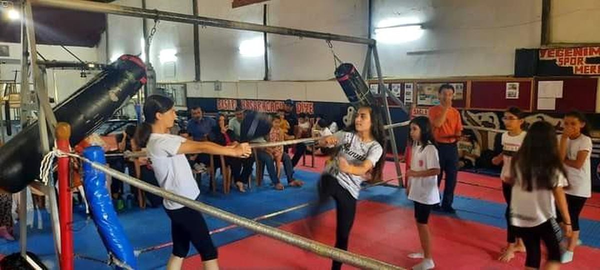 Sarıgöl\'de kick-boks heyecanı