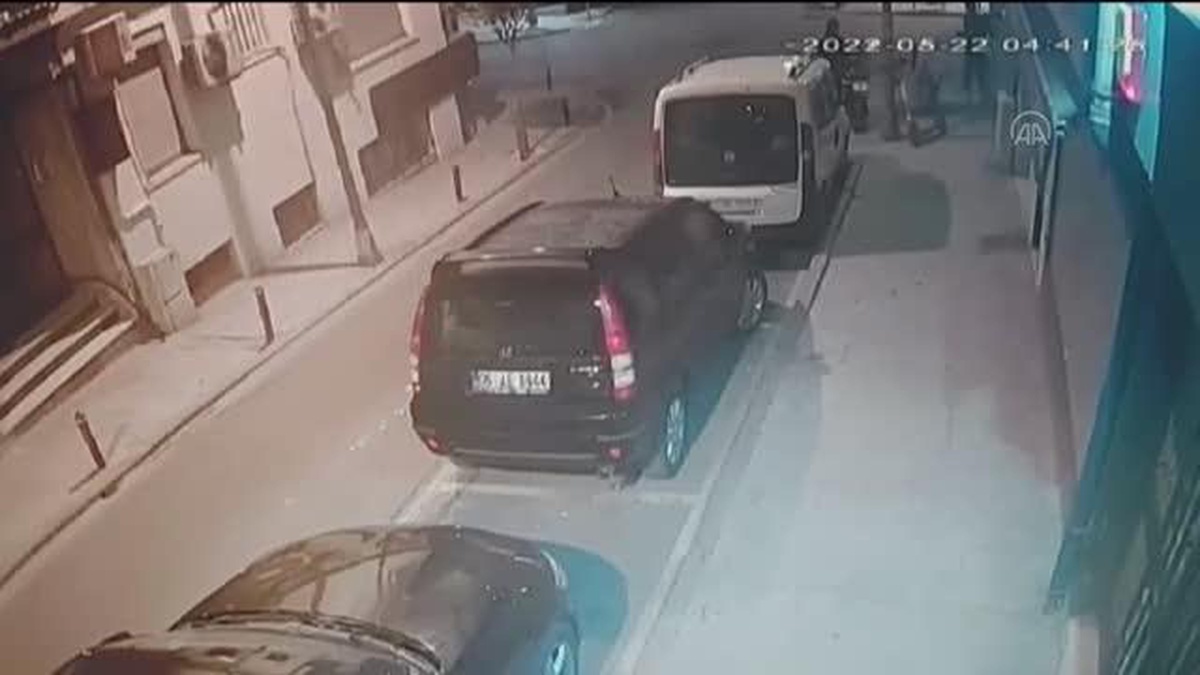 Şişli\'de çekçekle motosiklet çalan 2 kişi yakalandı