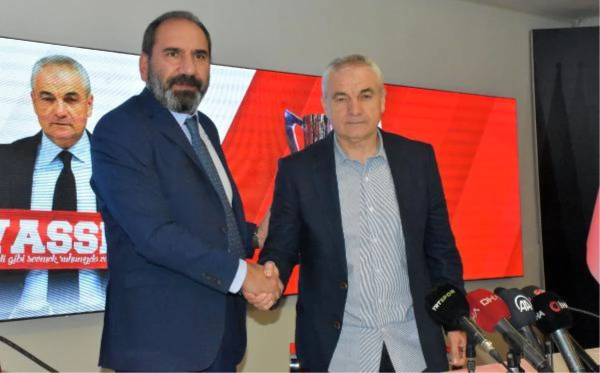 Sivasspor, Rıza Çalımbay ile 1 yıllık yeni sözleşme imzaladı