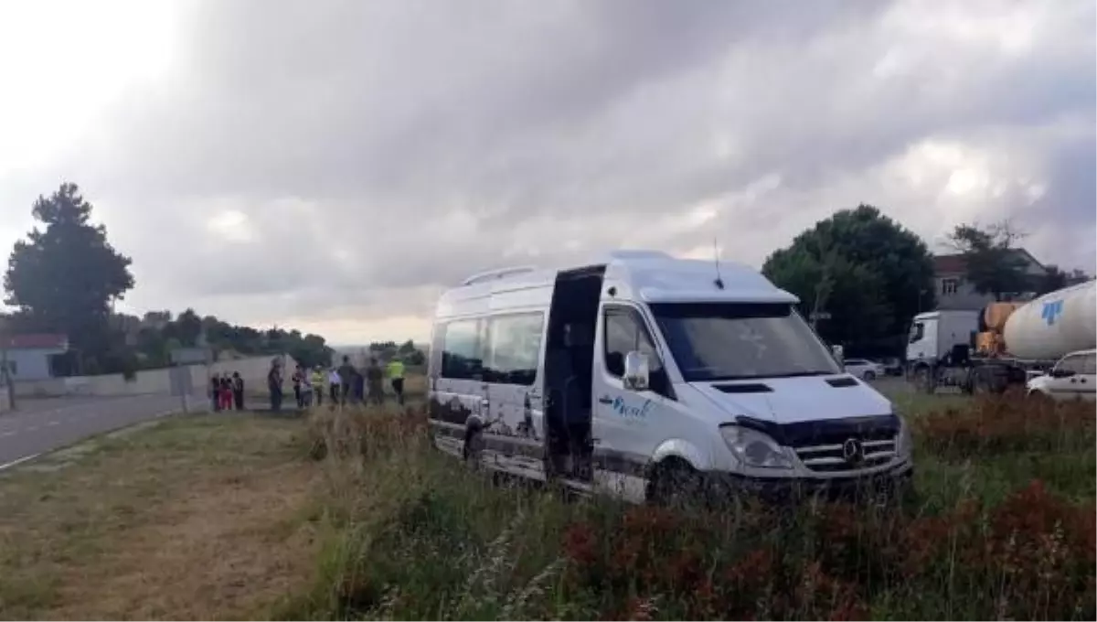 Tekirdağ\'da hafif ticari araç ile servis çarpıştı: 6 öğrenci yaralı