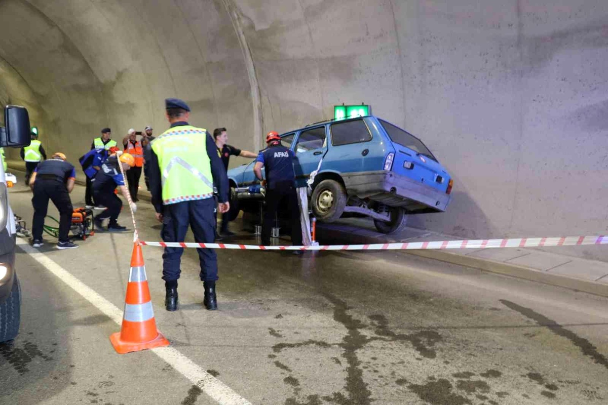 Tünellerde yaşanan kazalara acil müdahale tatbikatı yapıldı