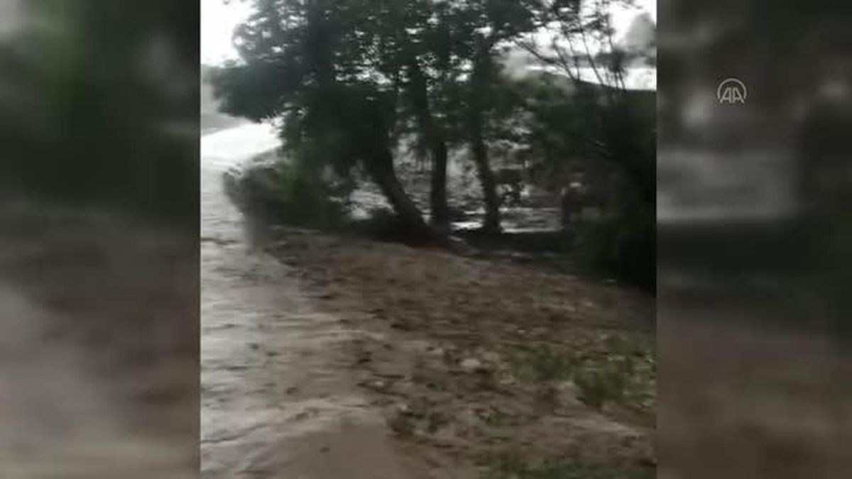 Gemerek'te şiddetli sağanak etkili oldu