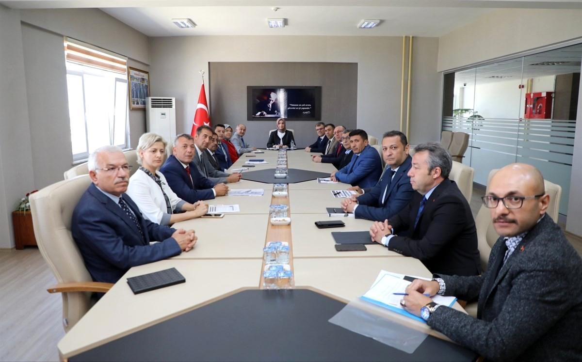 Vali Yiğitbaşı, İl Özel İdaresi\'nin çalışmaları hakkında bilgilendirildi