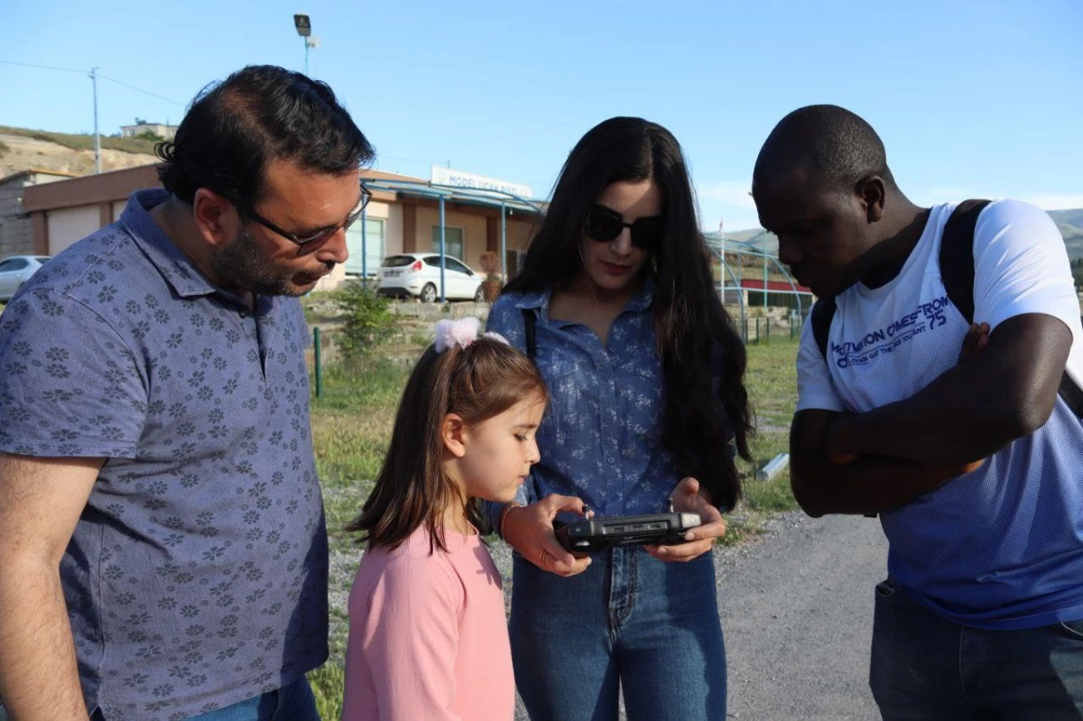 Yabancı uyruklu öğrenciler TEKNOFEST için hazırladıkları prototip İHA\'yı uçurdu