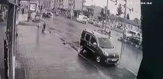 Anne ve bebeğinin yaralandığı kaza güvenlik kamerasında