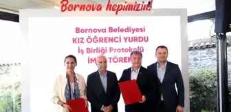 Bornova'da Kız Öğrenciler İçin El Ele