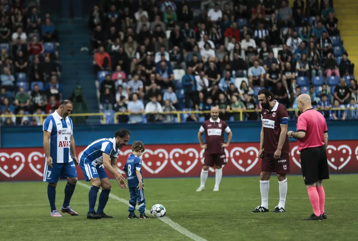 Bosna Hersek\'te 26 yıl önceki derbi dönemin futbolcularıyla yeniden oynandı