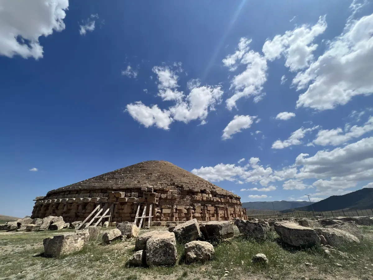Cezayir'deki Imedghassen Piramidi 2 bin 300 yıldır ayakta