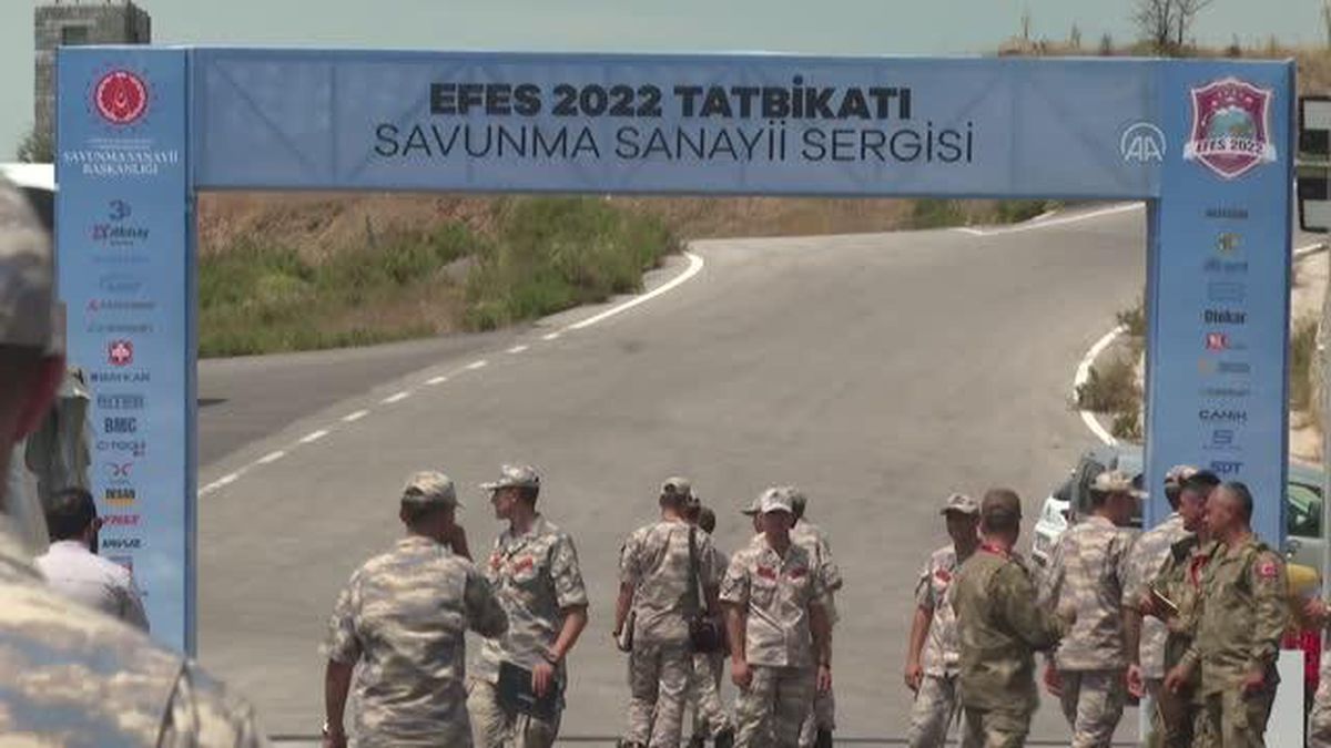 Dron avcısı Şahin, düşürdüğü araçlarla gövde gösterisi yapıyor