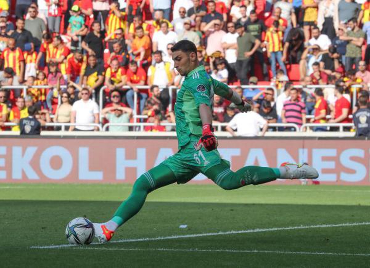 Emre Bilgin: Hem A Milli Takım hem de Ümit Milli Takım\'da kalede büyük bir yarış var