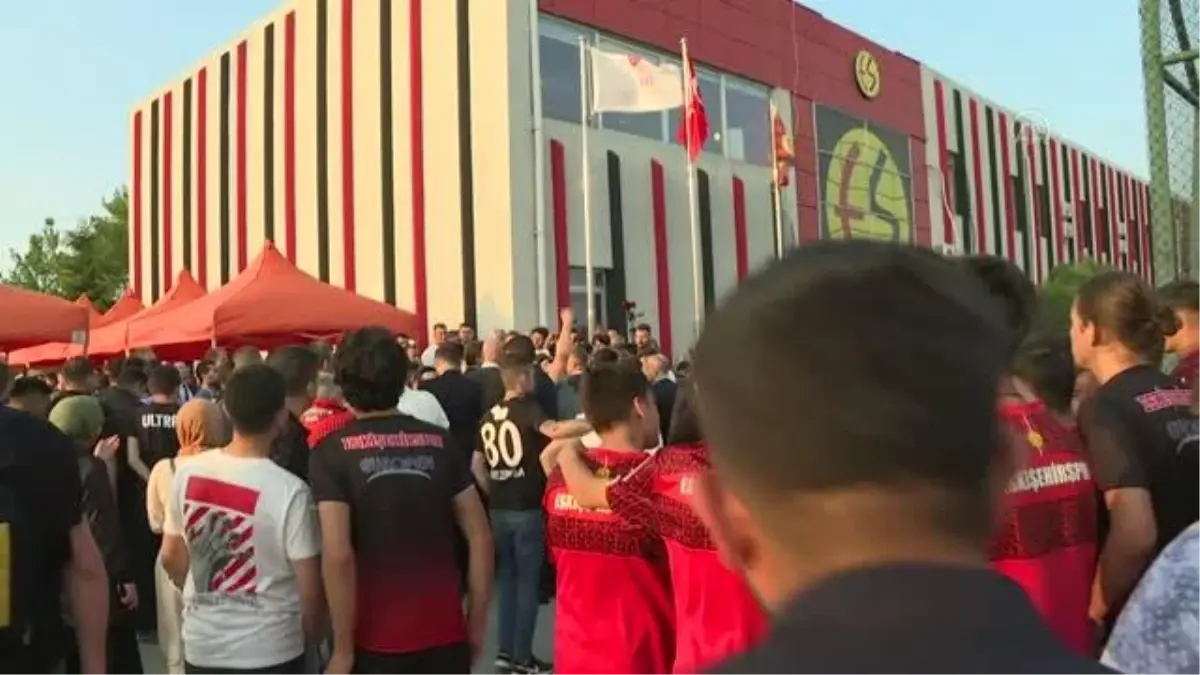 ESKİŞEHİR - Bakan Kasapoğlu, Eskişehirspor Tesisleri'ni ziyaret etti