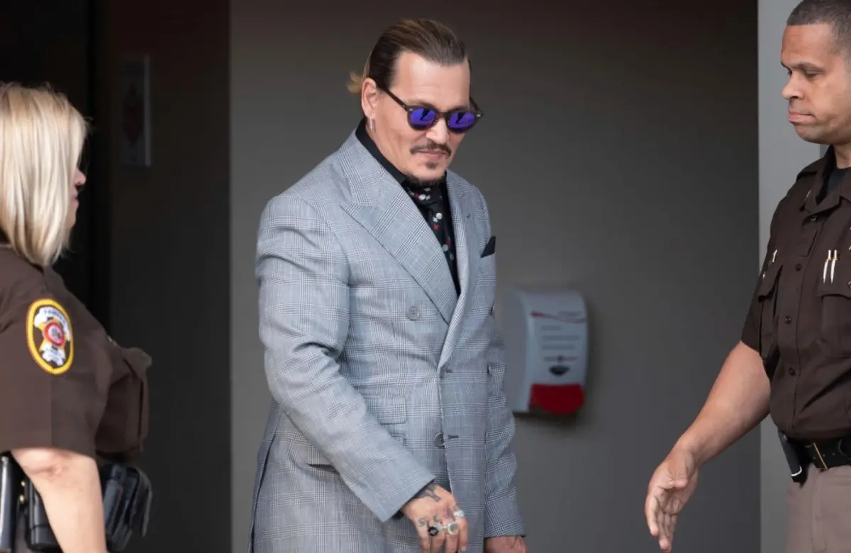 Johnny Depp hukuki zaferini Hint partisiyle kutladı