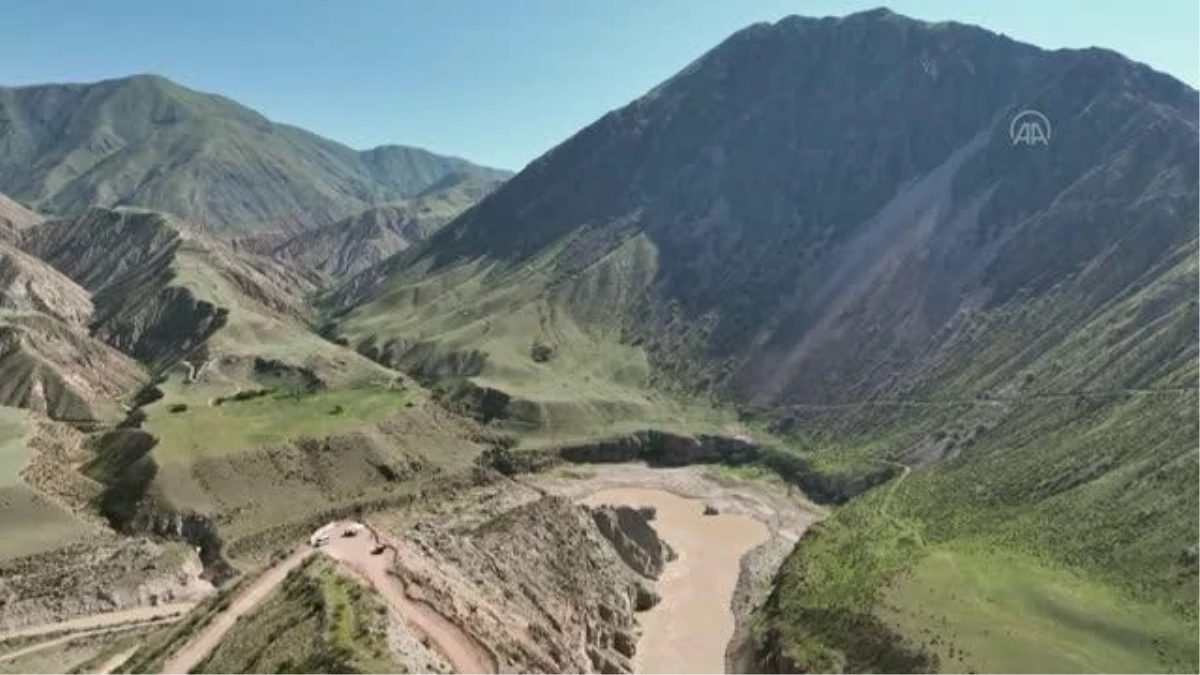 Kırgızistan\'ın en büyük hidroelektrik santralinin temeli atıldı