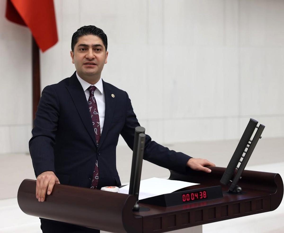MHP\'li Özdemir: "Kıbrıs Türk\'tür, Türk kalacaktır"