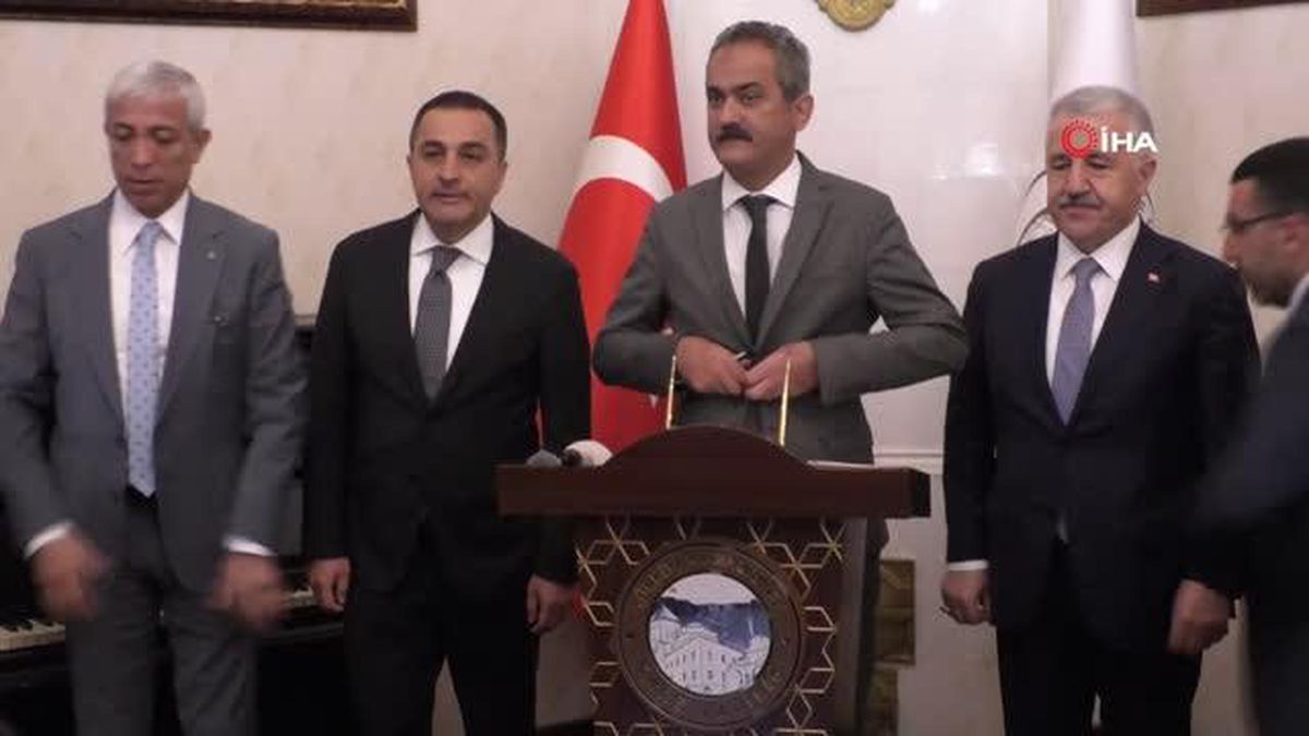 Milli Eğitim Bakanı Mahmut Özer Kars'ta