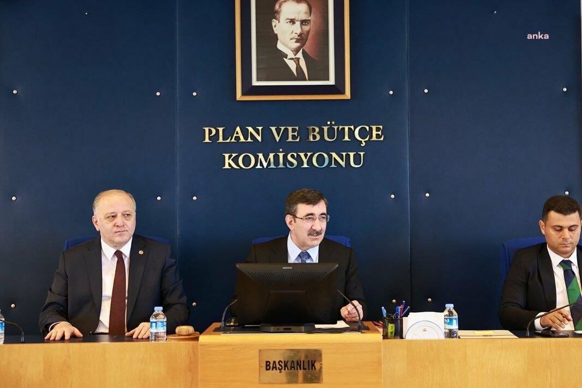 Plan ve Bütçe Komisyonu\'nda Erdoğan\'ın Gezi\'yle İlgili Sözleri Tartışma Yarattı. Bekaroğlu: "Bu Lafı Cumhurbaşkanına İade Ediyorum"