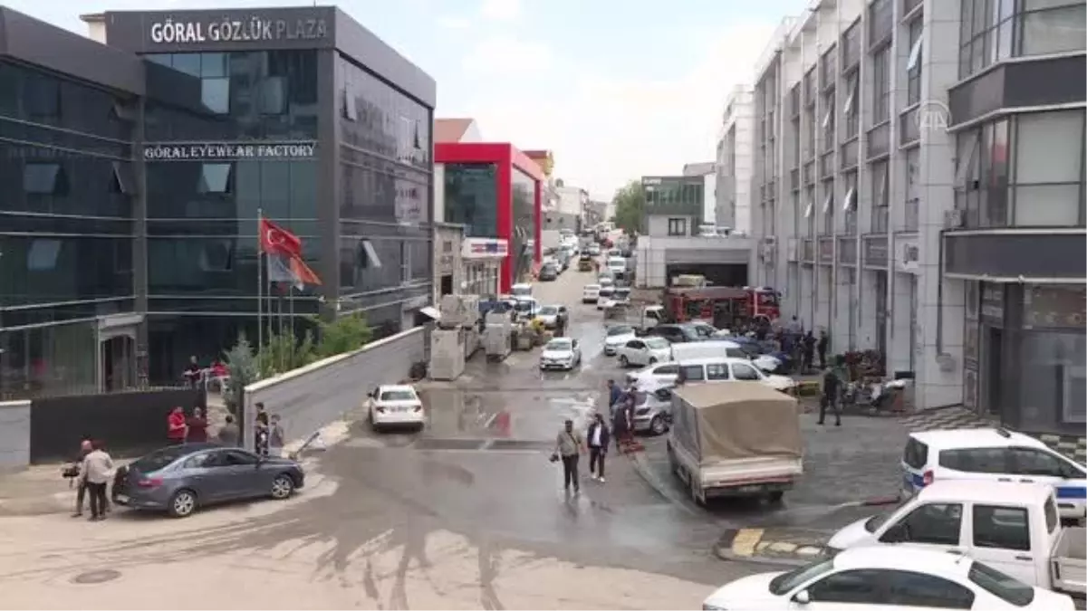 Sağanak nedeniyle 11 kişinin yaralandığı gözlük fabrikası kullanılmaz hale geldi