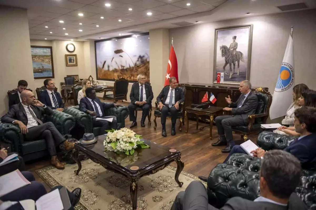 Seçer: "Hep beraber geleceğe bakmanın daha yararlı olacağını düşünüyorum"