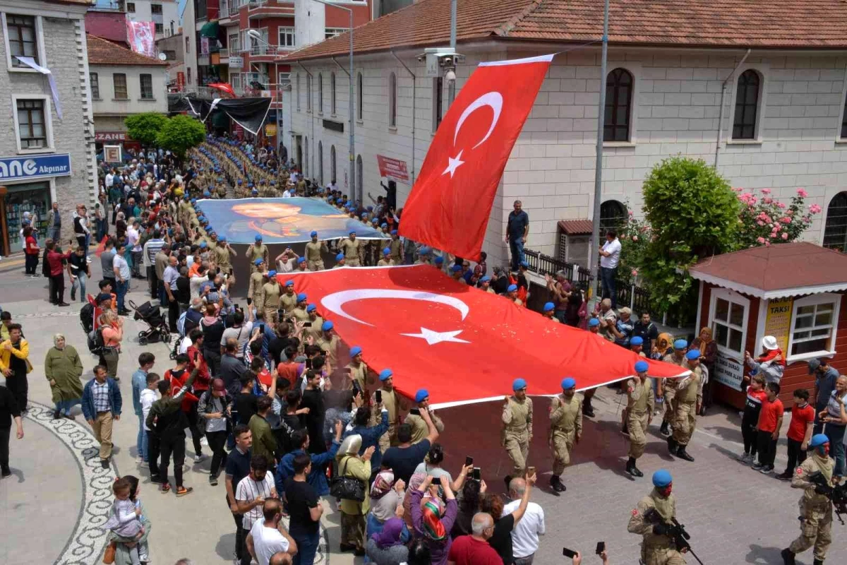 95 kilometrelik \'Atatürk ve İstiklal Yolu Yürüyüşü\'ne komandolar da katıldı