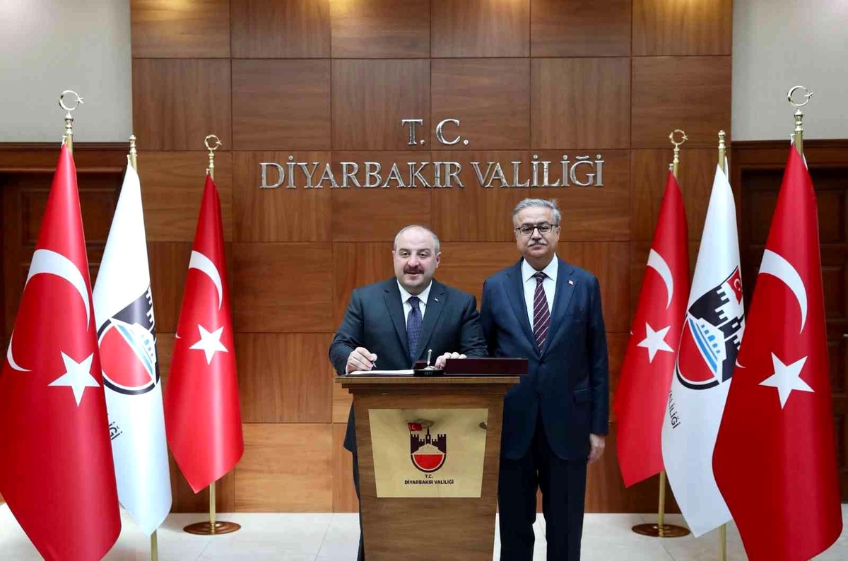 Bakan Varank\'tan Diyarbakır Valiliğine ziyaret