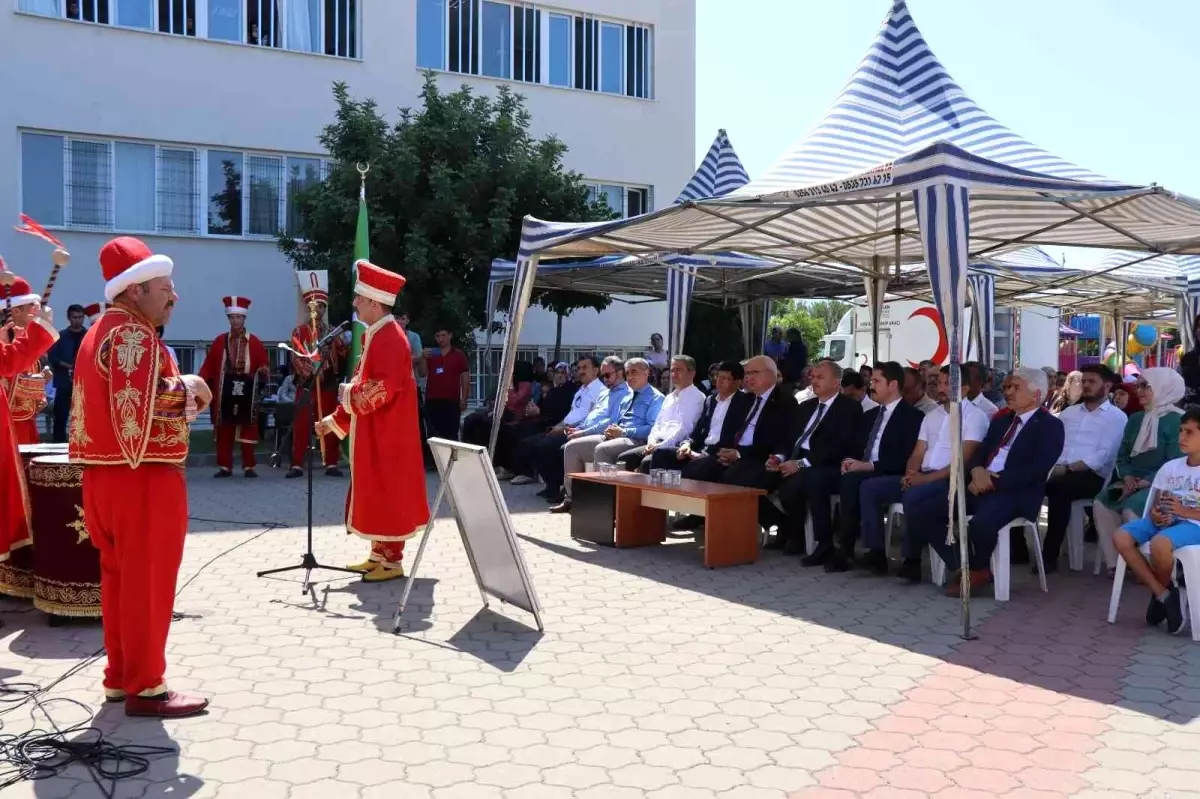 Başkan Özcan, İmam hatip Lisesi öğrencilerini yalnız bırakmadı