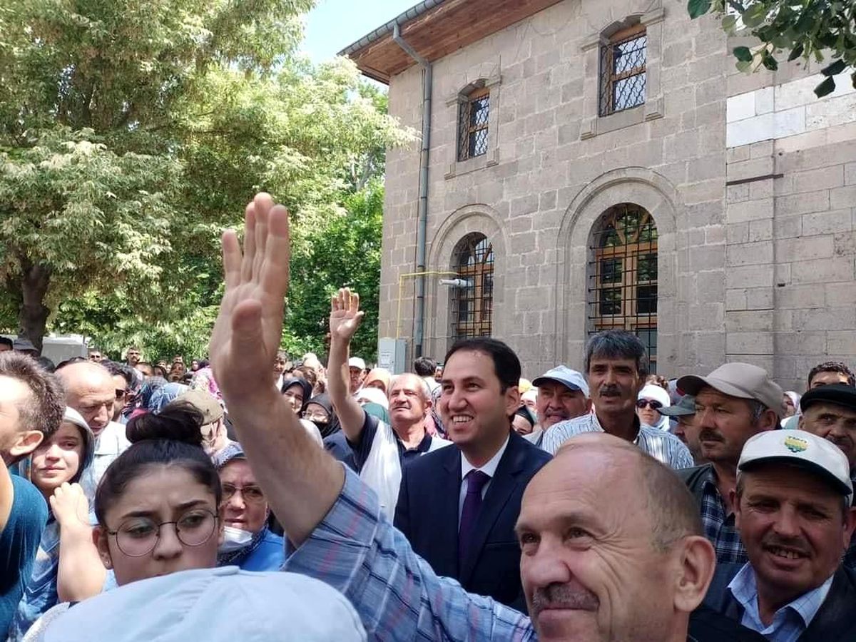 Bolvadin\'de 35 hacı adayı kutsal topraklara uğurlandı
