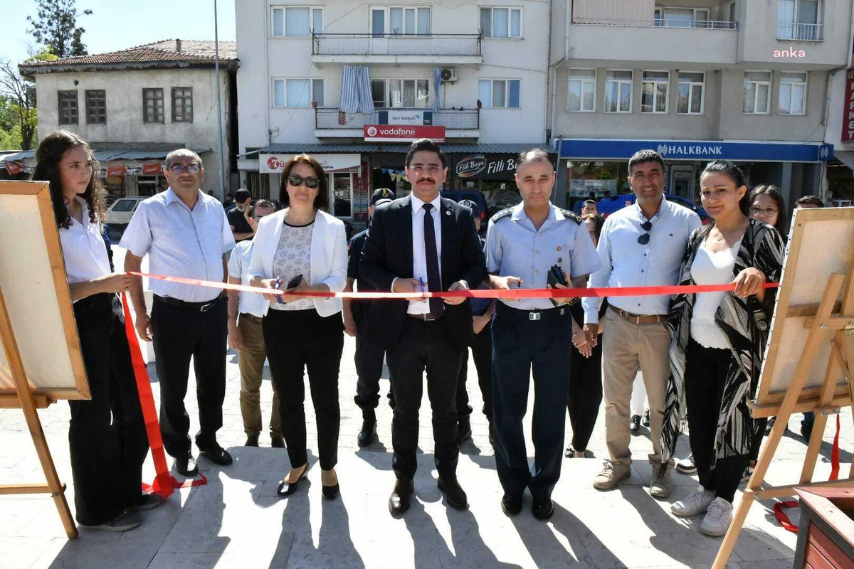 Bozkurt\'ta Öğrencilerden Resim Sergisi
