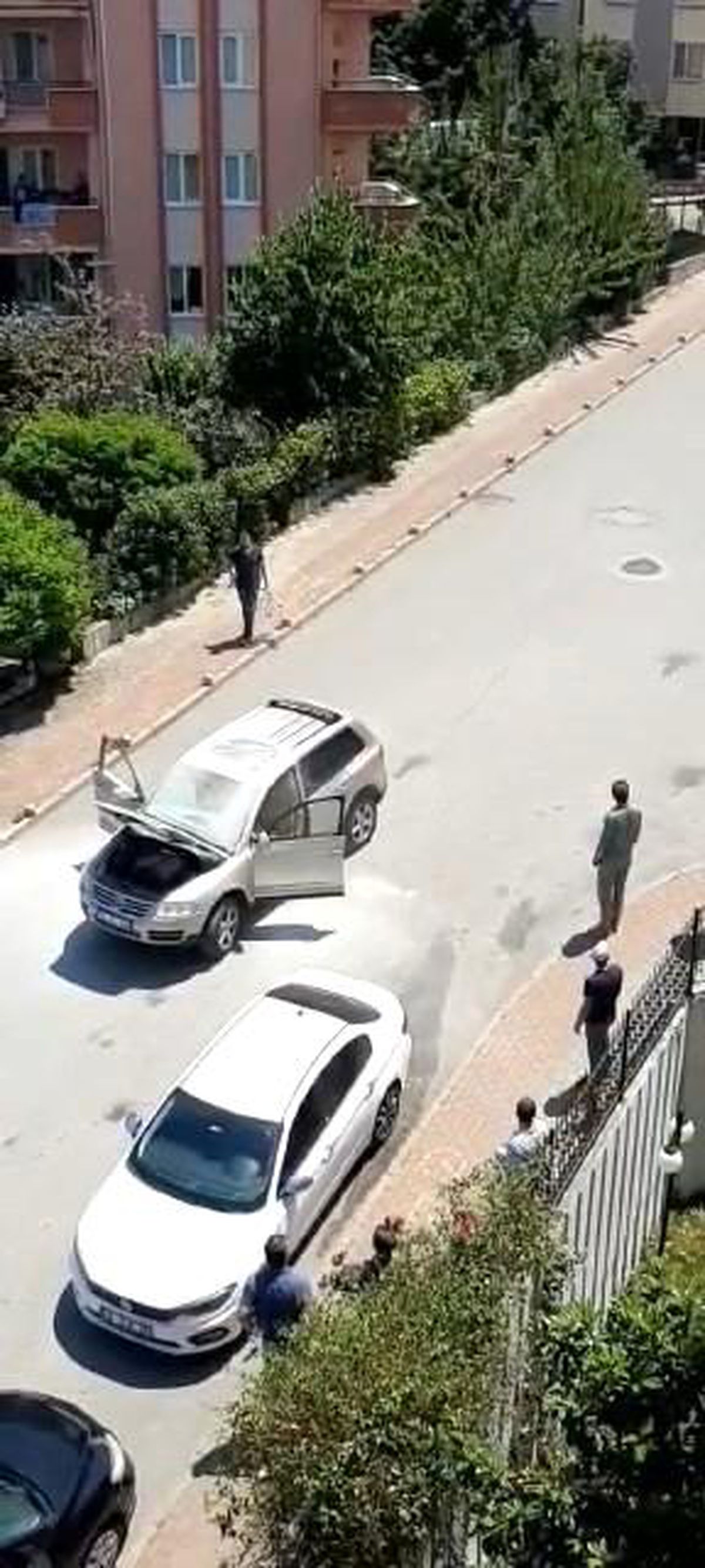 Bursa\'da bir otomobil seyir halindeyken alev topuna döndü