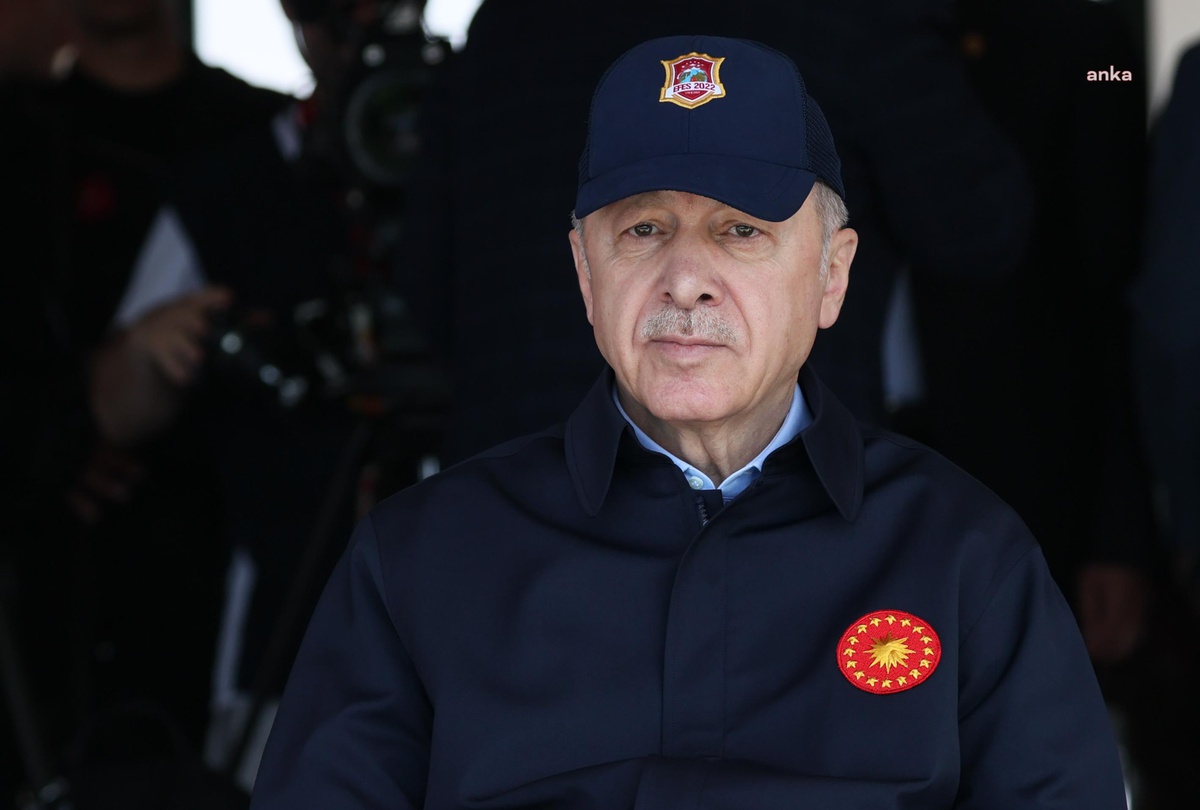Cumhurbaşkanı Erdoğan\'dan Yunanca Tweet: "Yunanistan\'ı Aklını Başına Alması Konusunda Tekrar İkaz Ediyoruz"