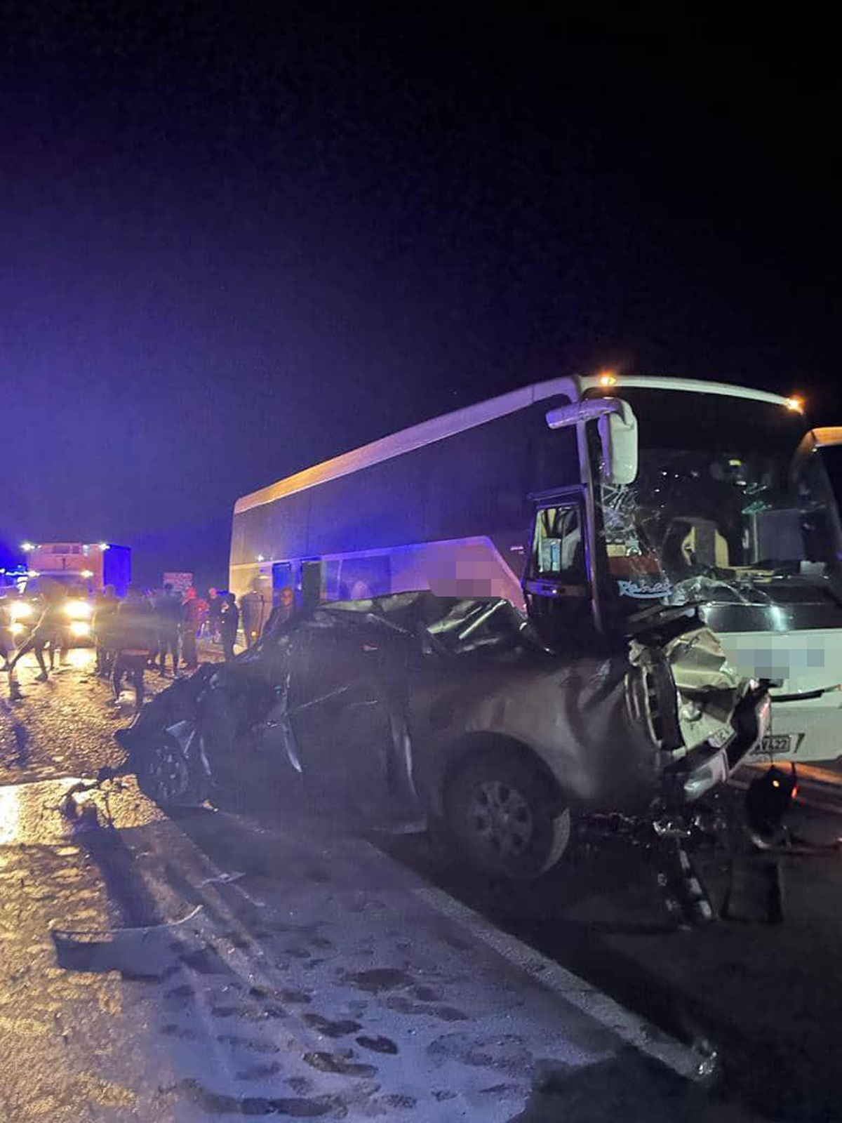 Düzce\'de iki otomobil çarpıştı, 4 kişi yaralandı