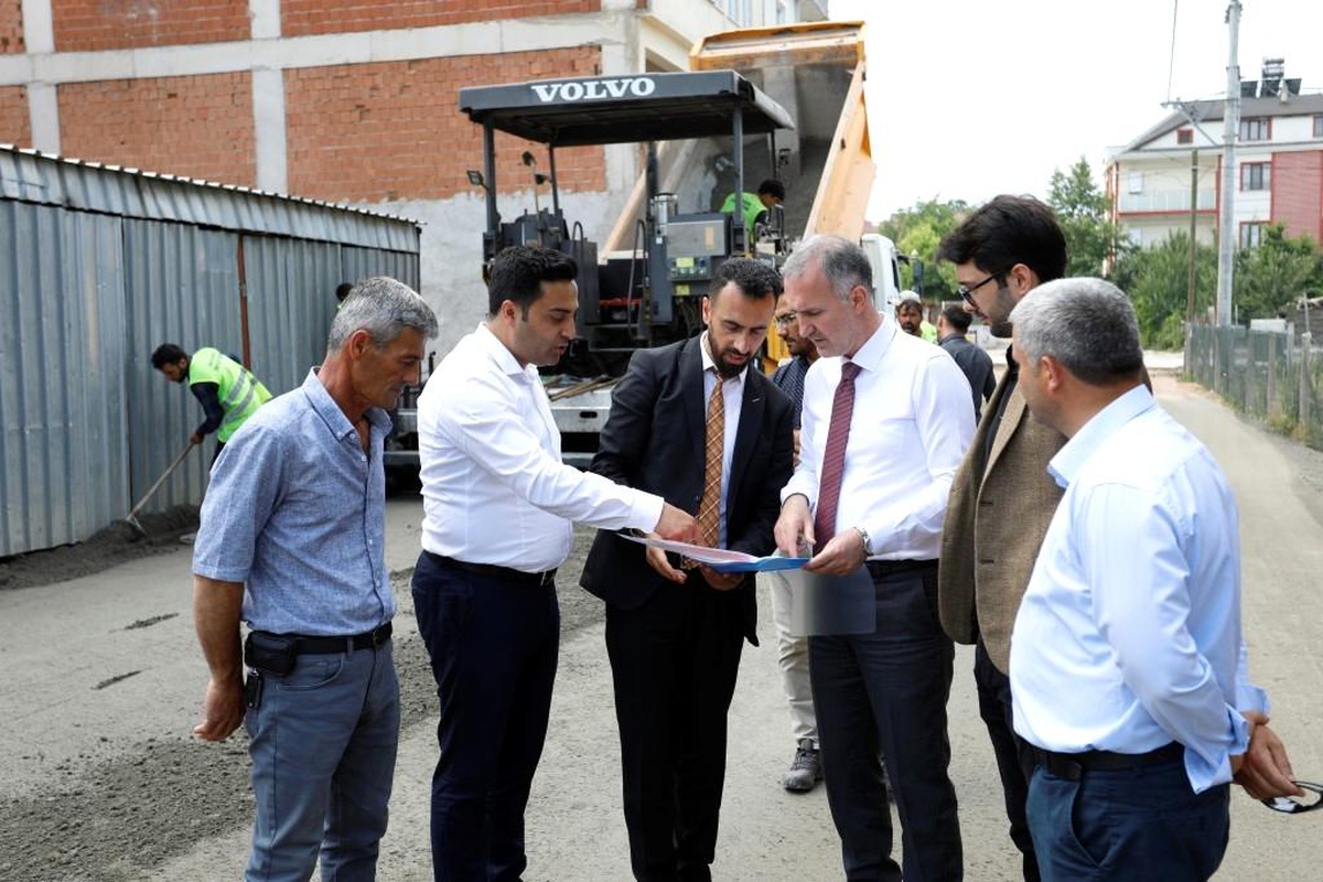 İnegöl Cerrah Mahallesi\'nde 12 sokakta yol kaplama çalışmaları yapılıyor