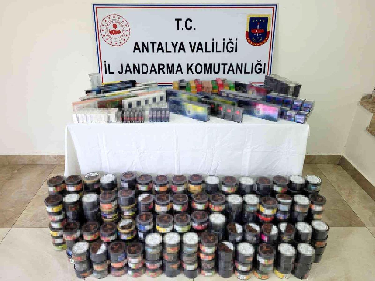 Manavgat\'ta kaçak sigara ve tütün operasyonu