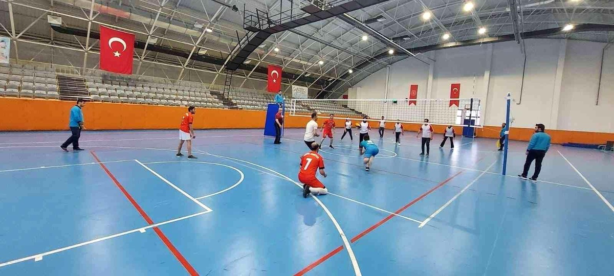 Kurumlar arası voleybol turnuvasına yoğun ilgi