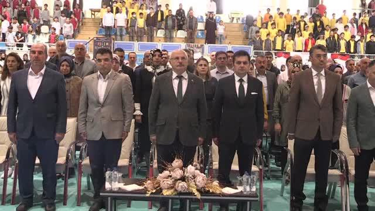 Ortaokul öğrencileri bilim festivalinde projelerini sergiledi
