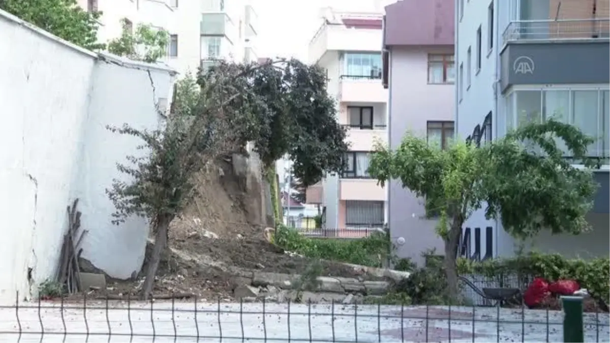 Sağanak sonrası çöken istinat duvarının çevresinde çalışmalar sürüyor