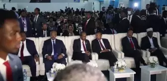 Somali Cumhurbaşkanı Mahmud, görevine resmen başladı