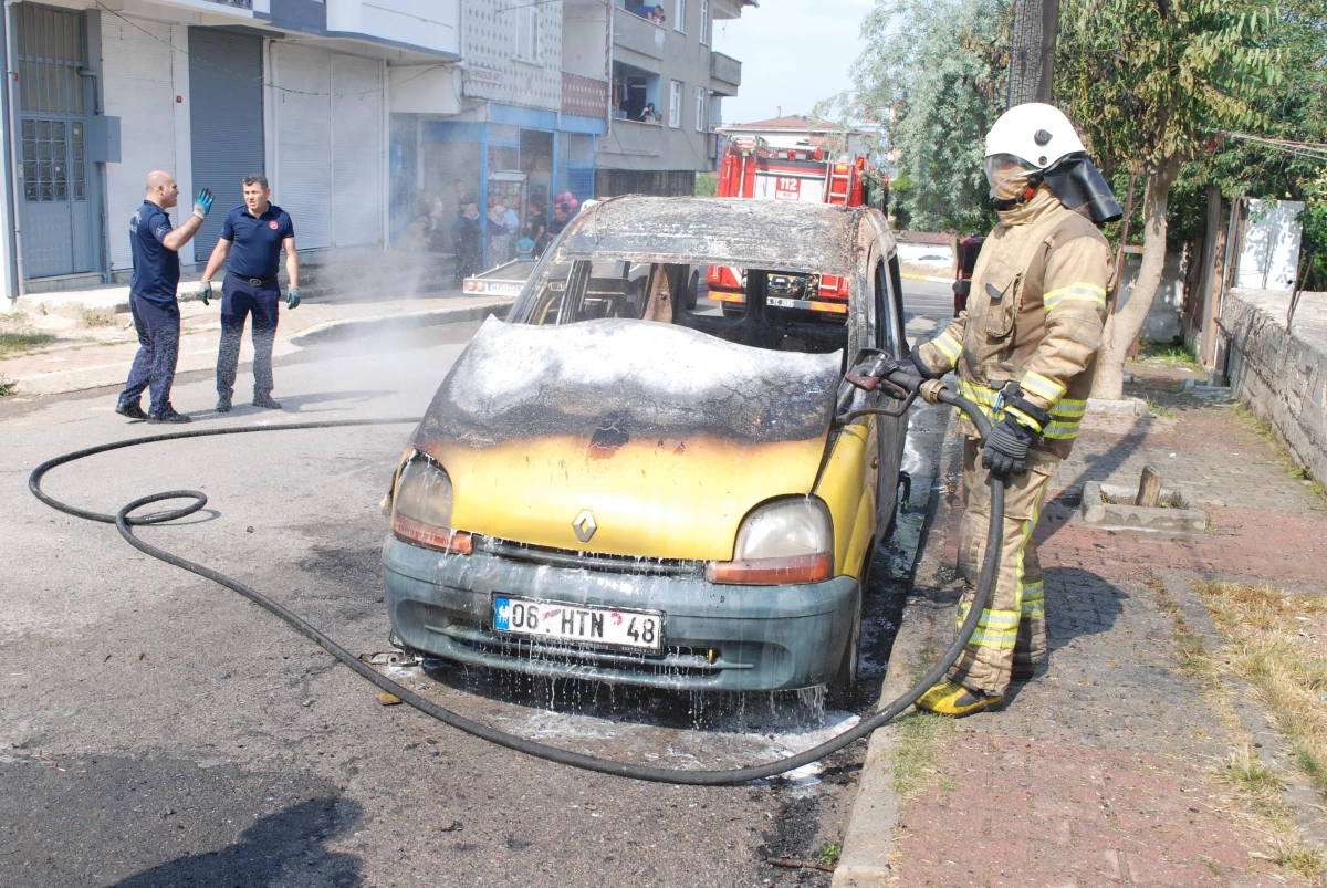 Sultanbeyli\'de aracını ateşe veren şüpheli yakalandı