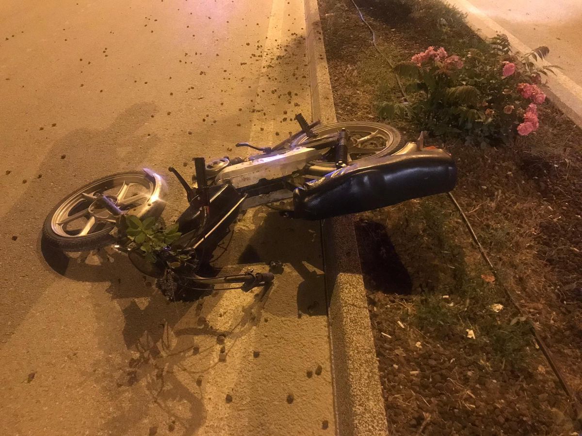 Afyonkarahisar\'da refüje çarpan motosikletin sürücüsü hayatını kaybetti