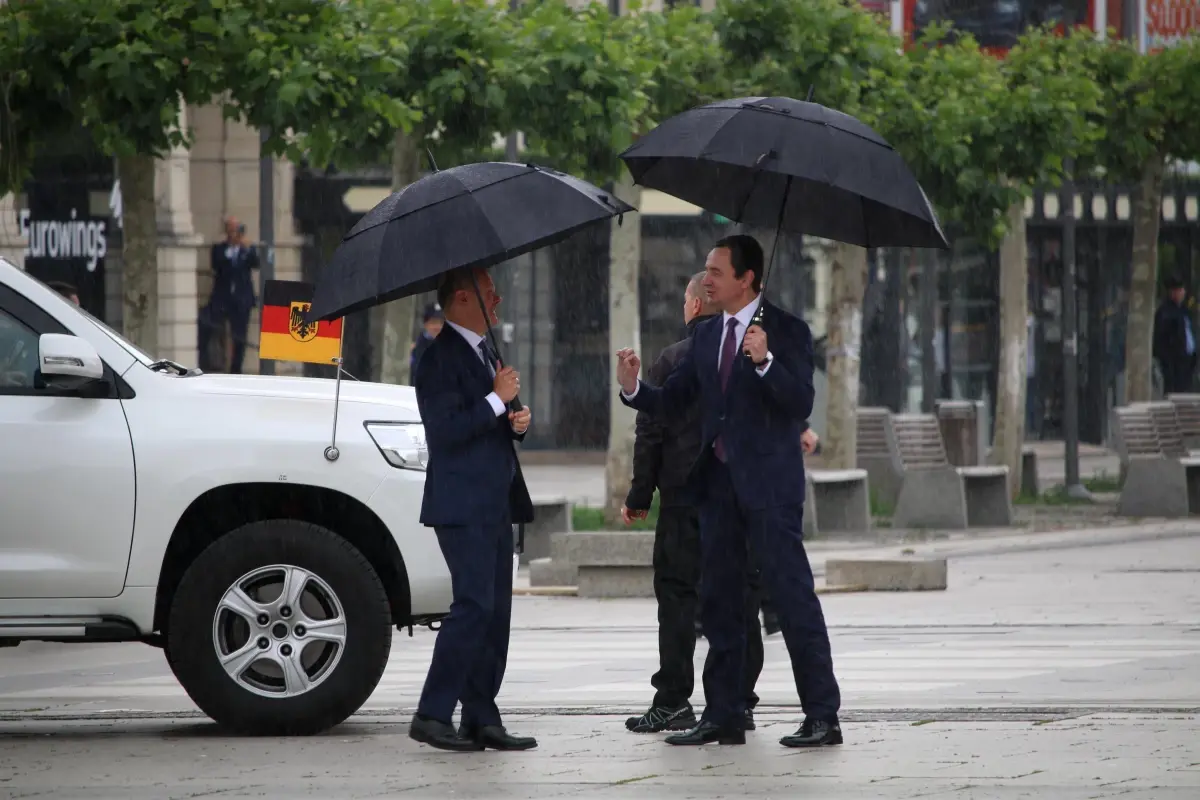 Almanya Başbakanı Scholz Kosova'da