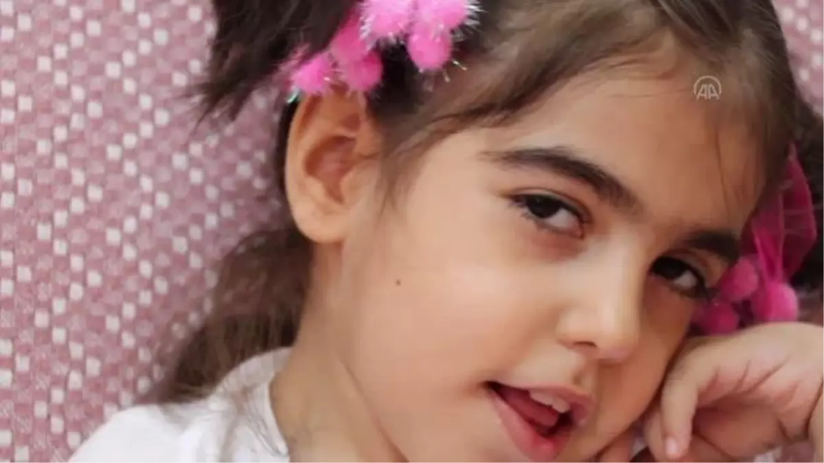 ALS hastası 7 yaşındaki kızının ilk adımını görmek istiyor