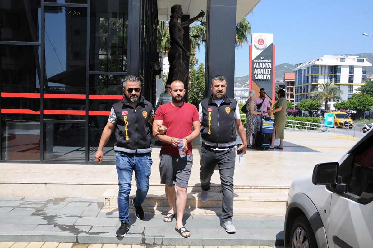 Antalya\'da 12 yıl kesinleşmiş hapis cezası bulunan hükümlü yakalandı